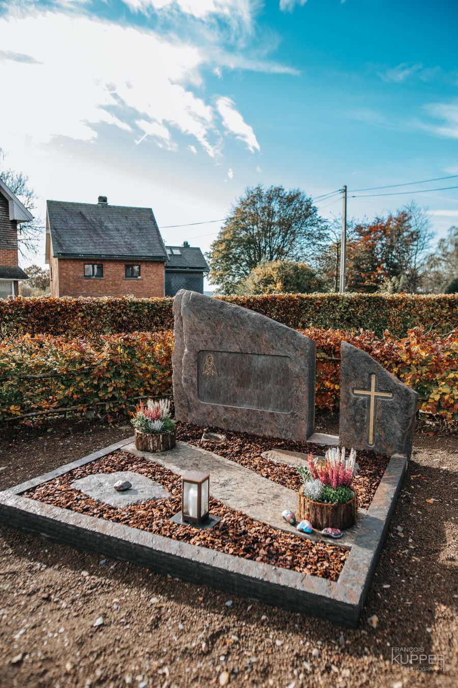 Monument funéraire en Grès Schisteux