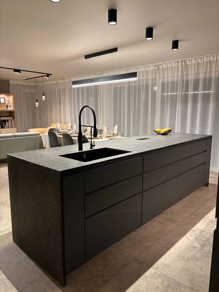 Plan de travail en granit flammé brossé